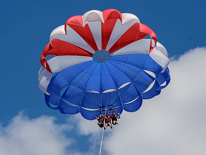 parasailing-in-roses-costa-brava